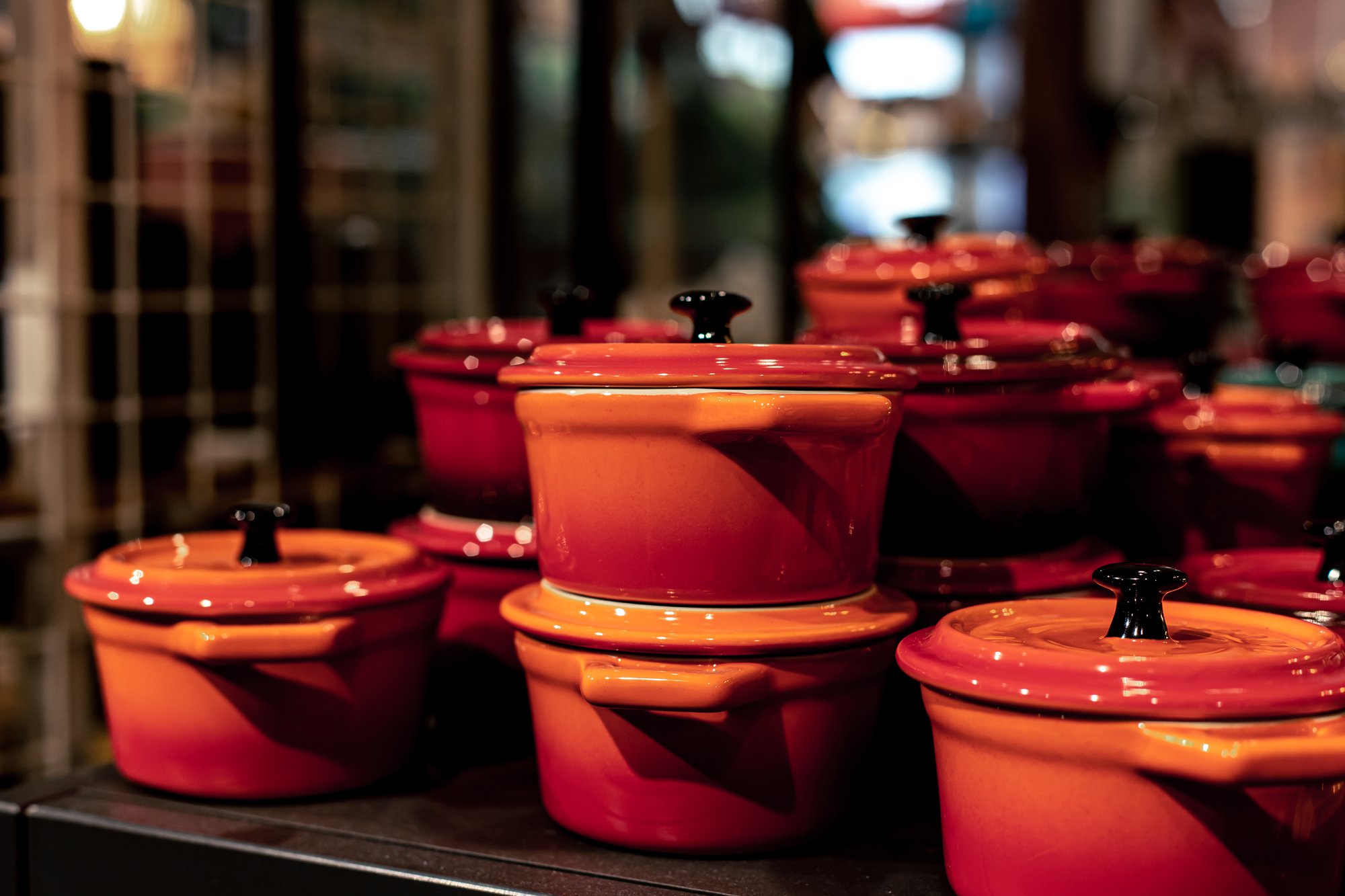 small-dutch-stoves-shop-window-miniature-crockery