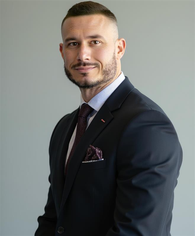 Jey Yokeley Headshot-1